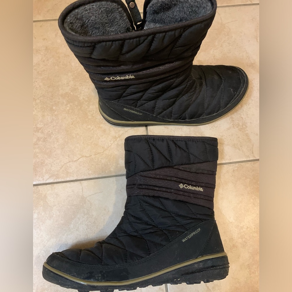 Columbia waterproof winter boots size 9